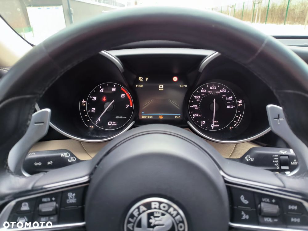 Alfa Romeo Giulia 2.0 Turbo 16V AT8 Veloce - 18