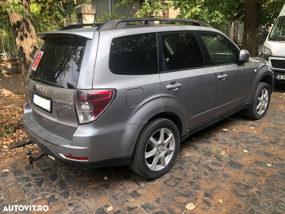 Dezmembrez Subaru Forester 2009 gri argintiu 2.0 diesel - 7