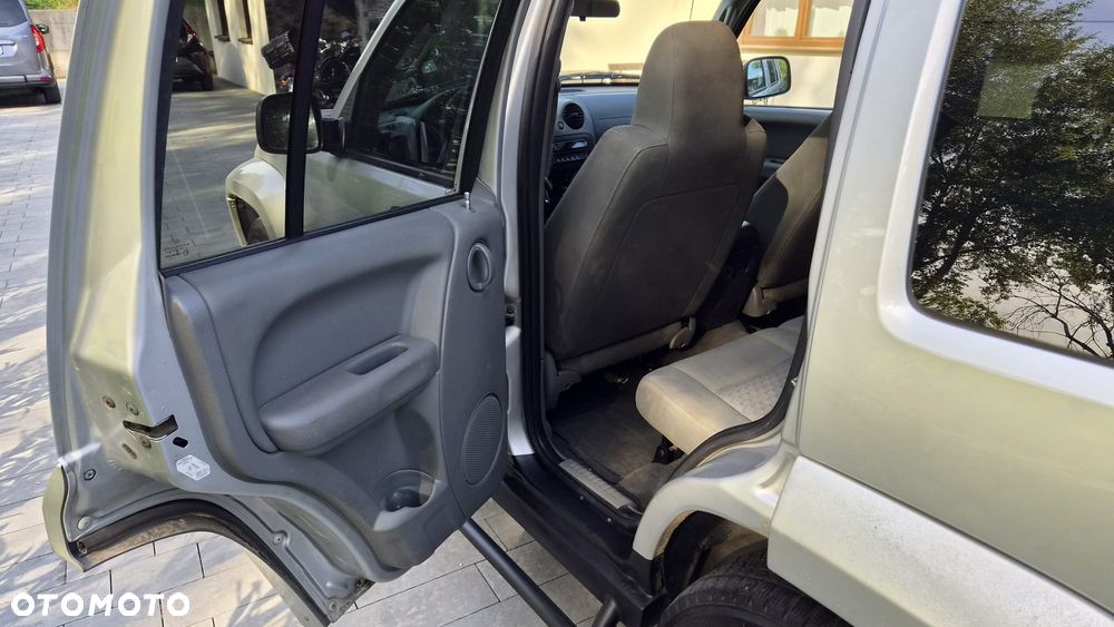Jeep Liberty - 14