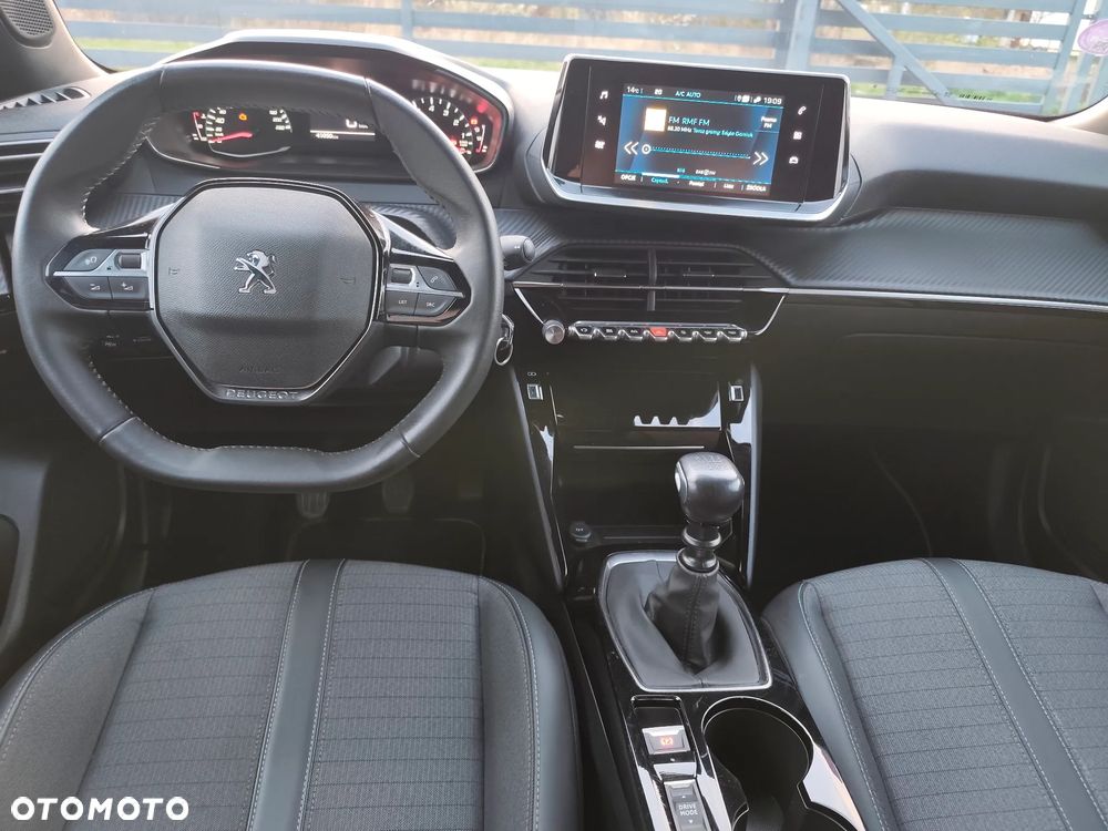 Peugeot 2008 - 11