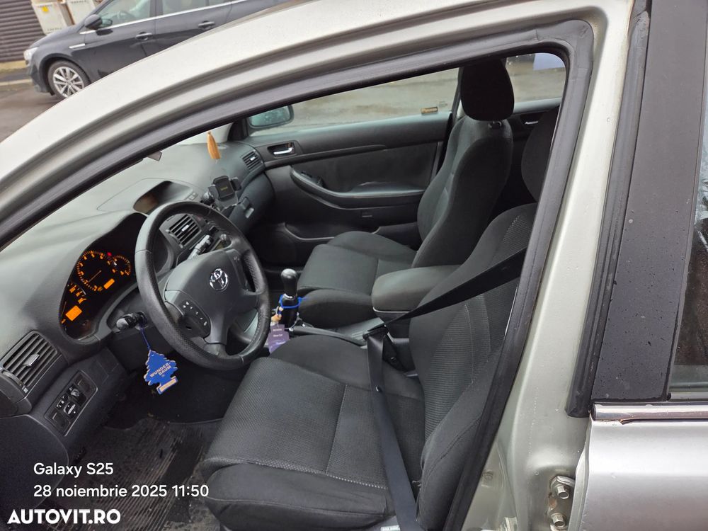 Toyota Avensis 1.8 Sdn. Sol - 11