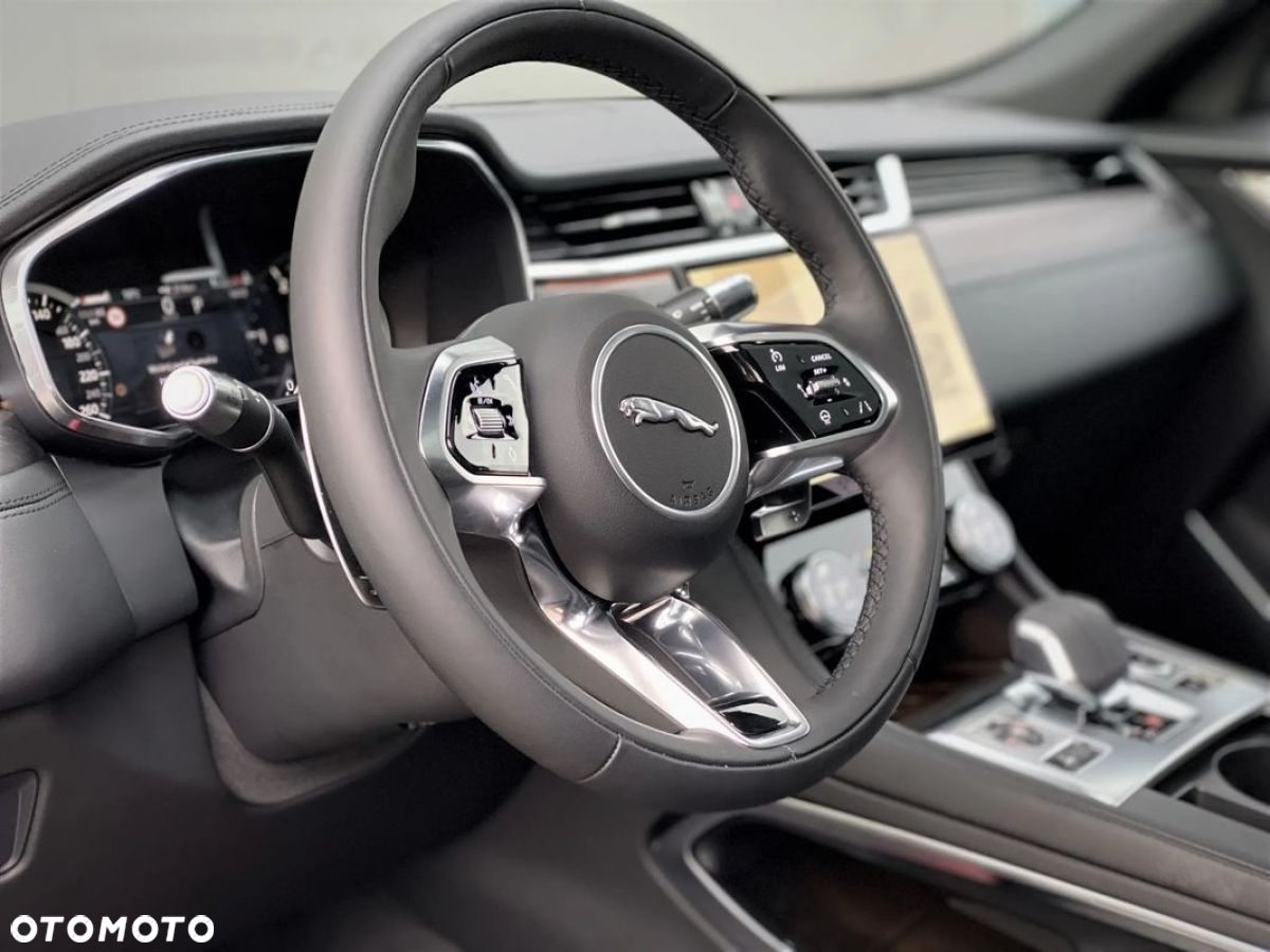 Jaguar F-Pace - 11