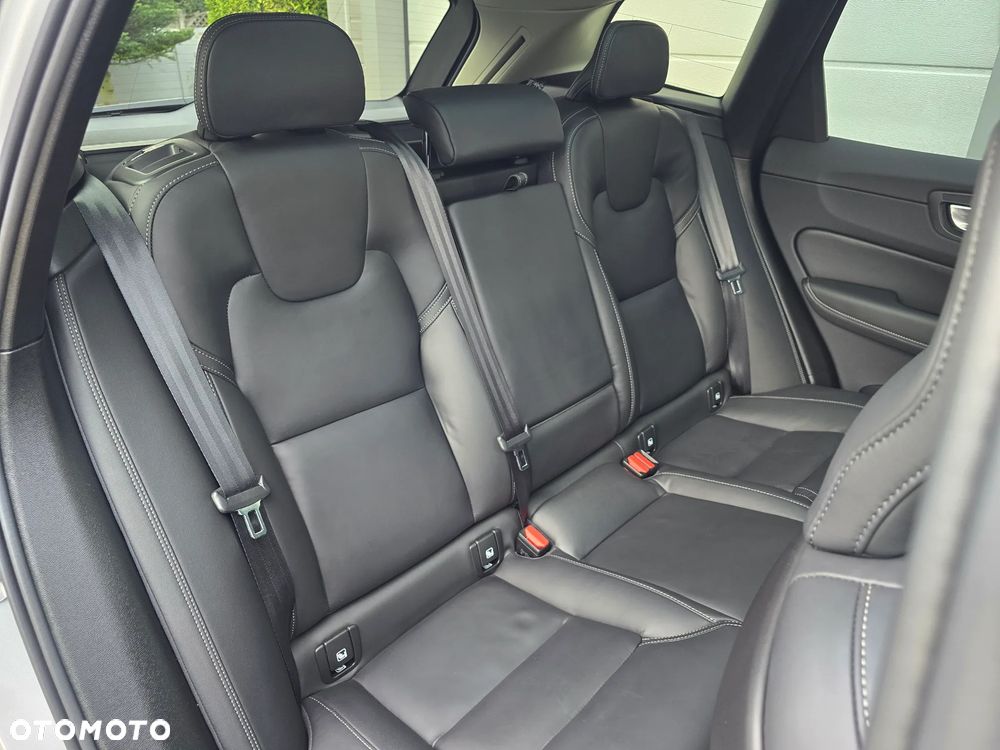 Volvo XC 60 T6 AWD Recharge Plus Dark - 32