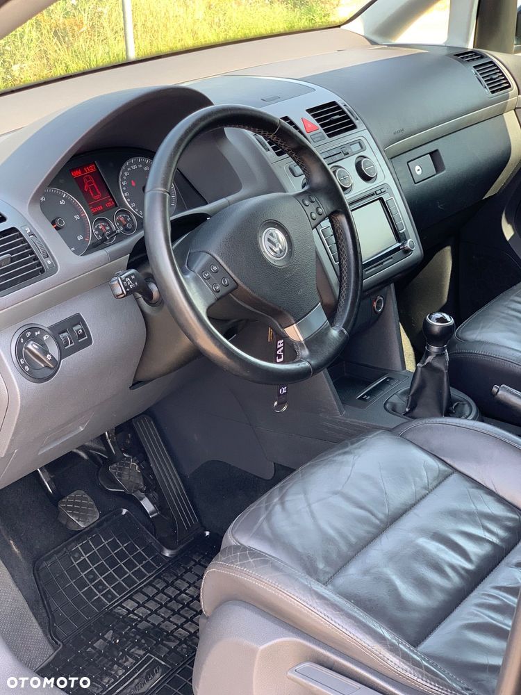 Volkswagen Touran 2.0 TDI DPF Highline - 4