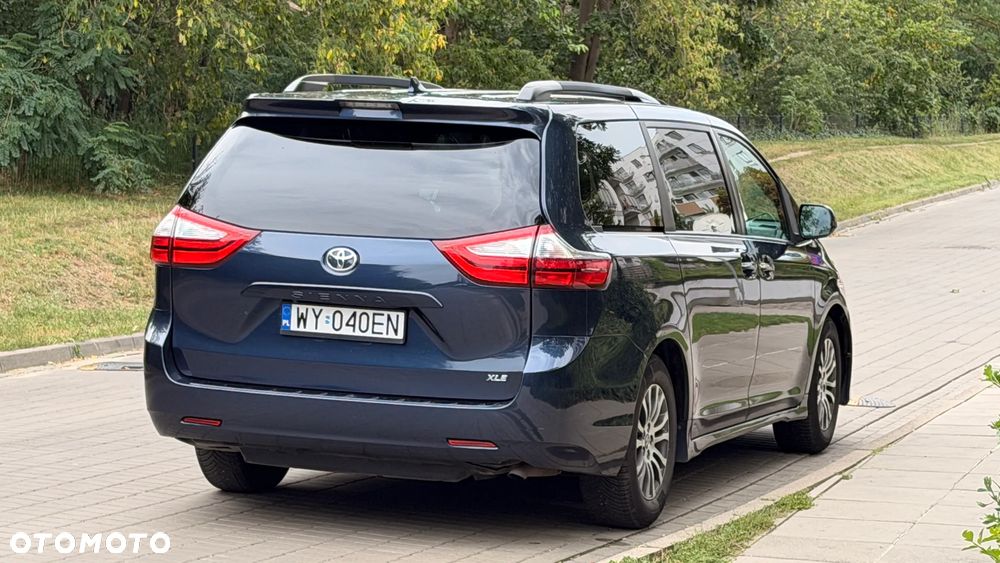 Toyota Sienna - 3