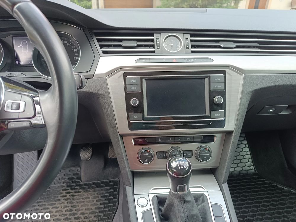 Volkswagen Passat 1.4 TSI BMT Trendline - 33