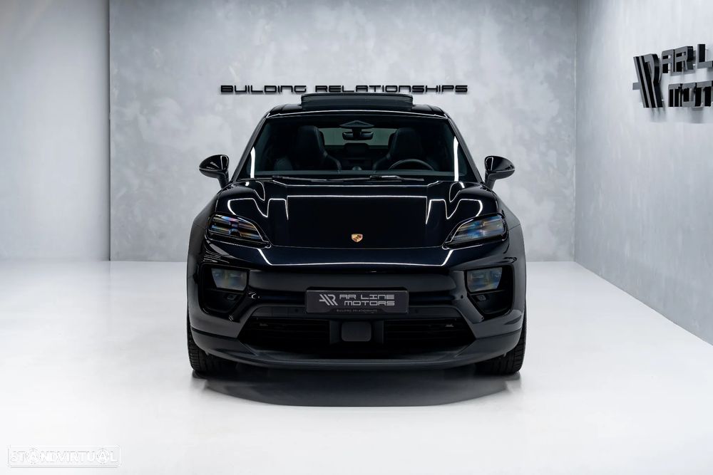 Porsche Macan Electric 4 - 5