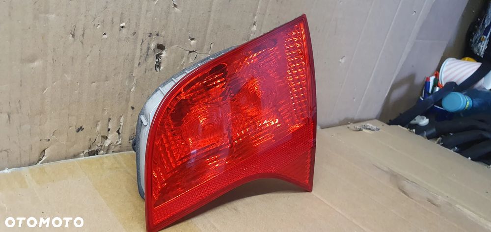 Lampa prawy tył tylna prawa w klapę Audi A4 B7 Kombi 8E9945094 - 3