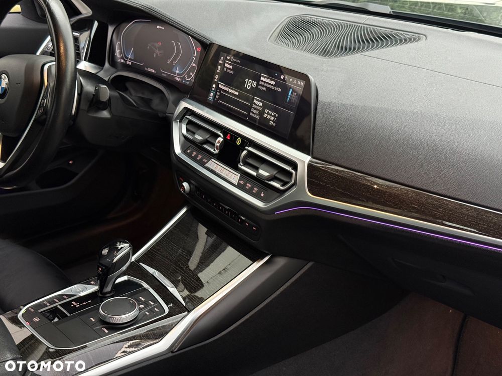 BMW Seria 3 330e M Sport - 15