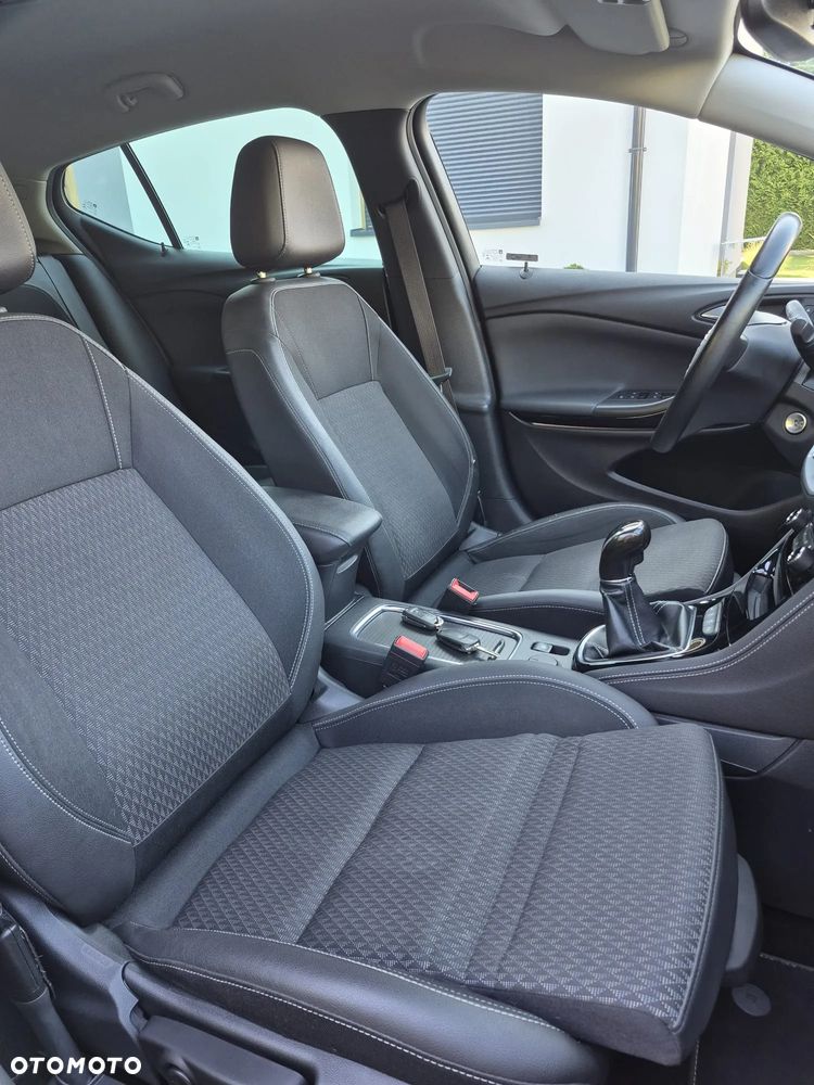 Opel Astra 1.6 T Dynamic S&S - 12