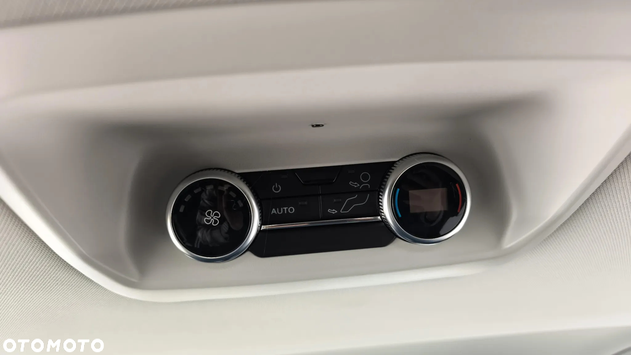 Ford Tourneo Custom 2.0 EcoBlue 320 L2 Titanium - 32