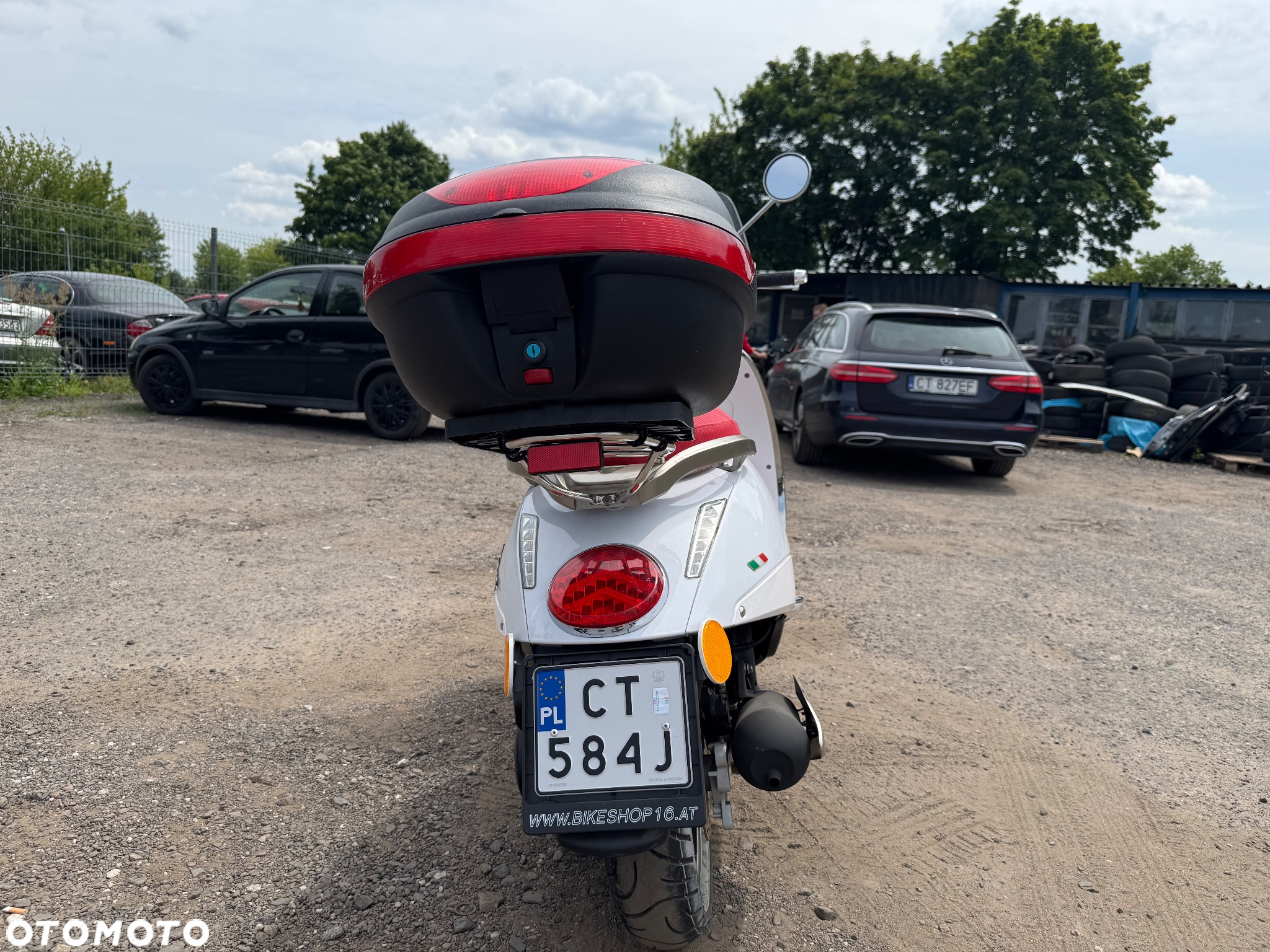 Piaggio Vespa - 4