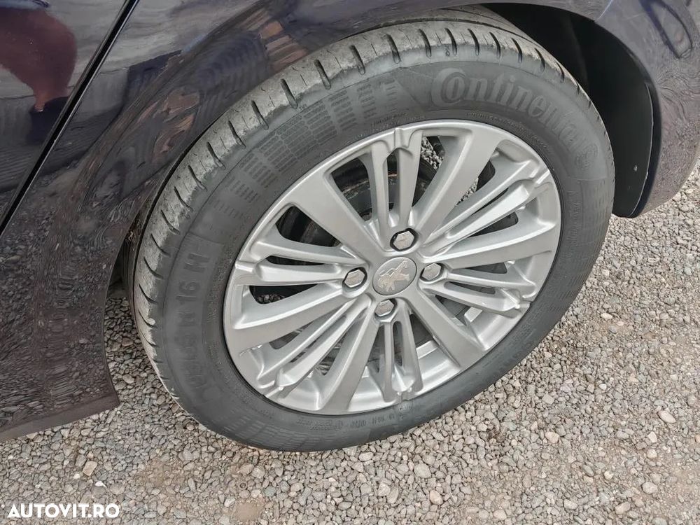 Peugeot 208 1.2 L PureTech Allure - 22