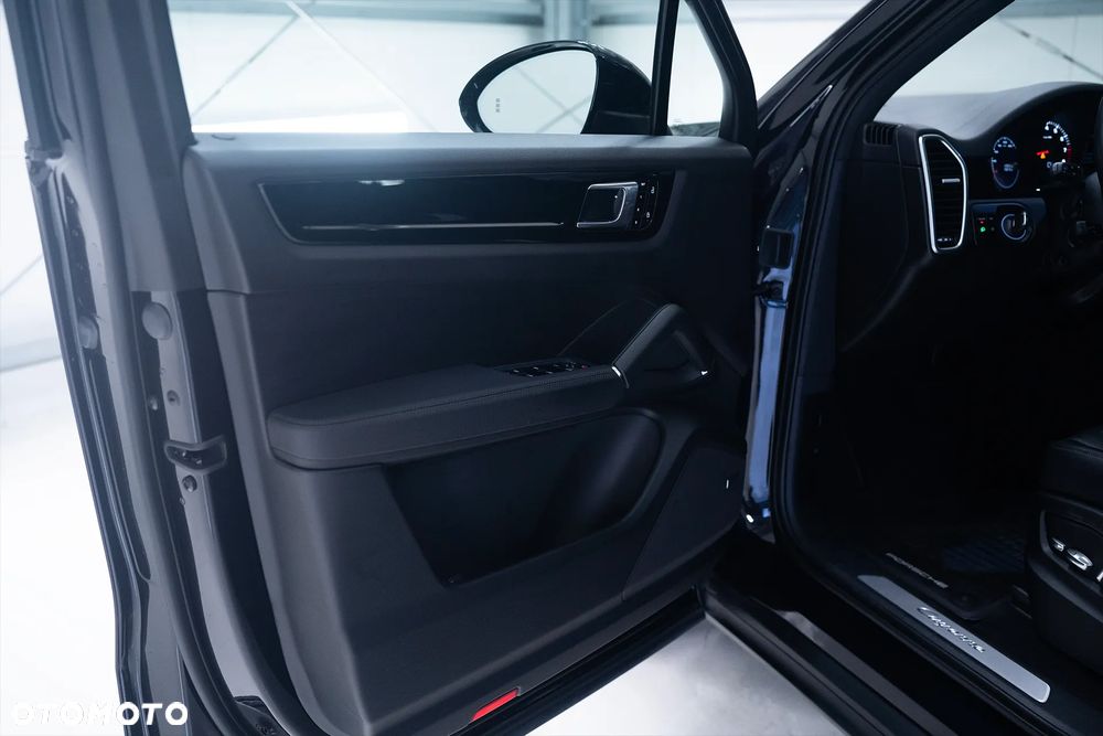 Porsche Cayenne Platinum Edition - 21