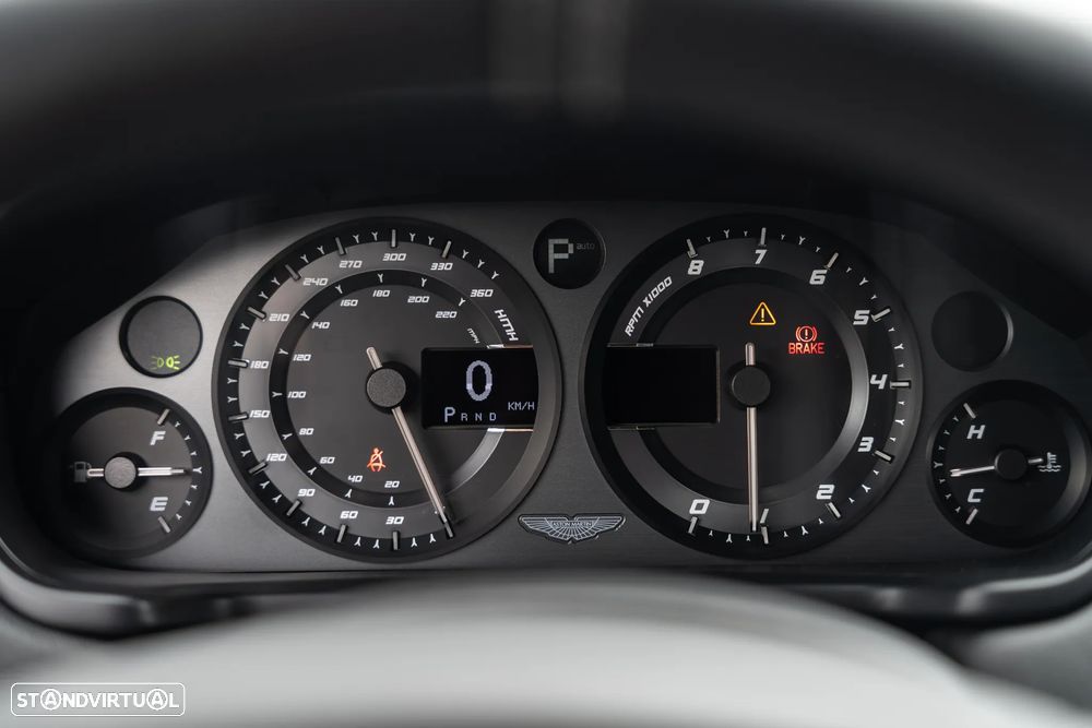 Aston Martin Vanquish - 25