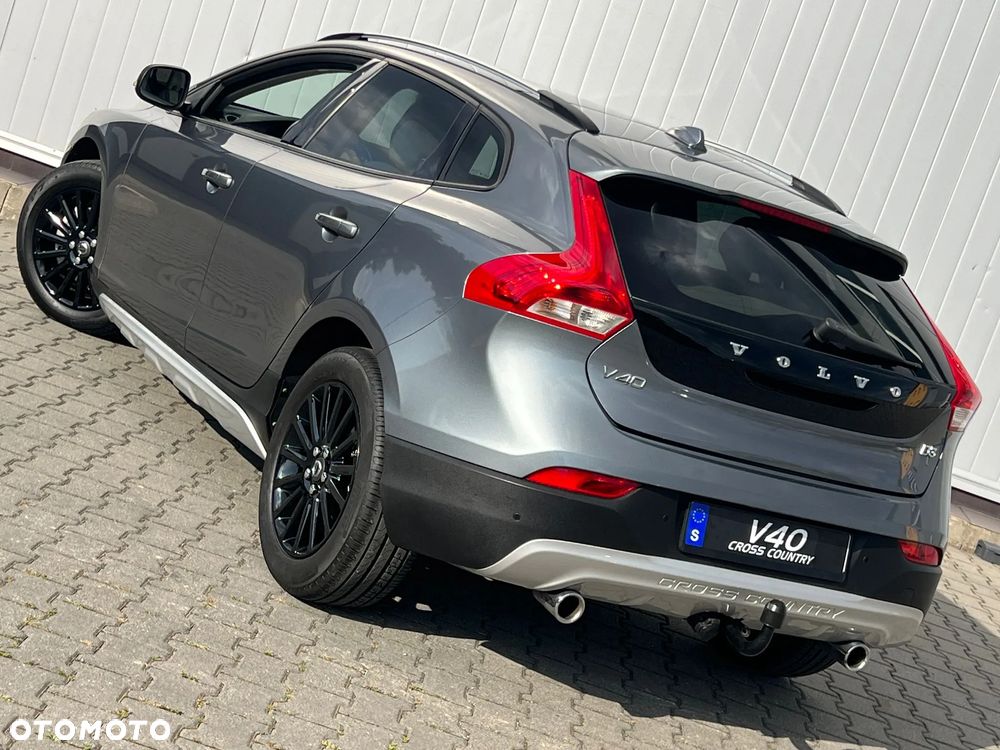 Volvo V40 Cross Country - 8