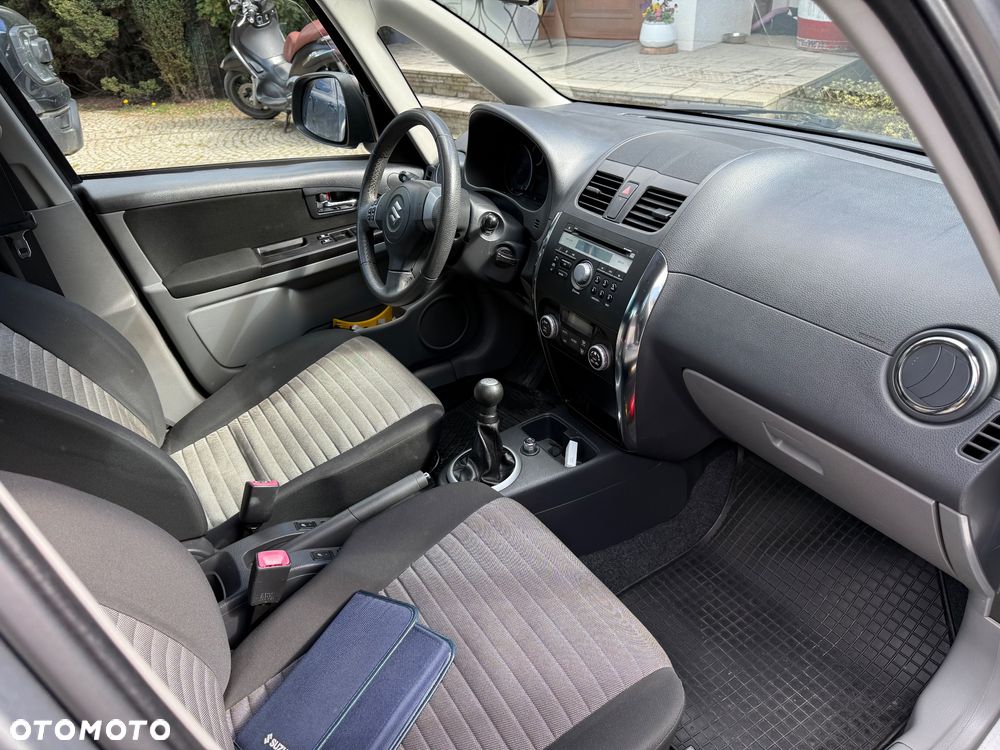 Suzuki SX4 1.6 Comfort Plus 4WD - 9