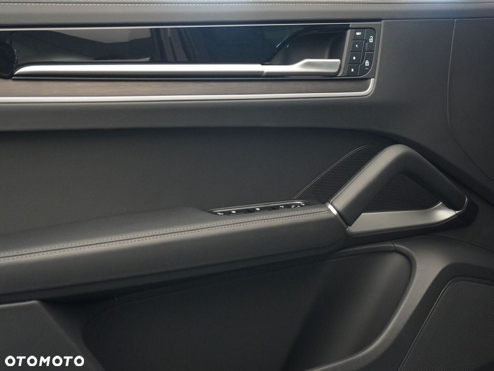 Porsche Cayenne E-Hybrid PHEV Black Edition - 23