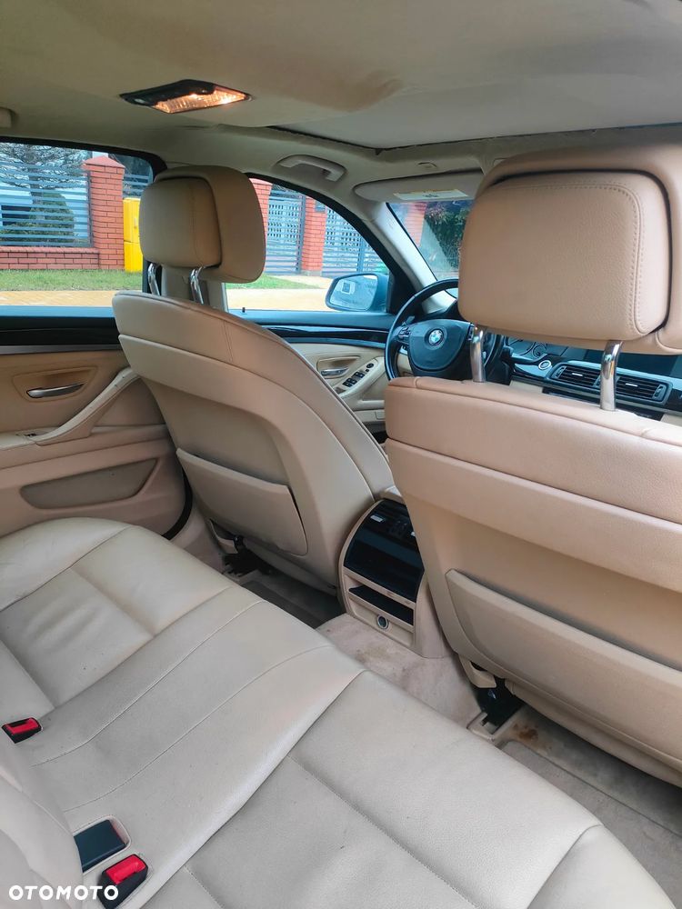 BMW Seria 5 528i - 12