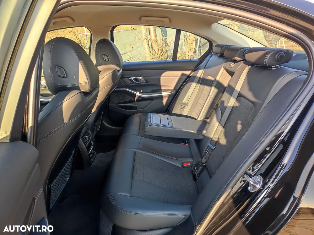 BMW Seria 3 320i Aut. Sport Line - 13