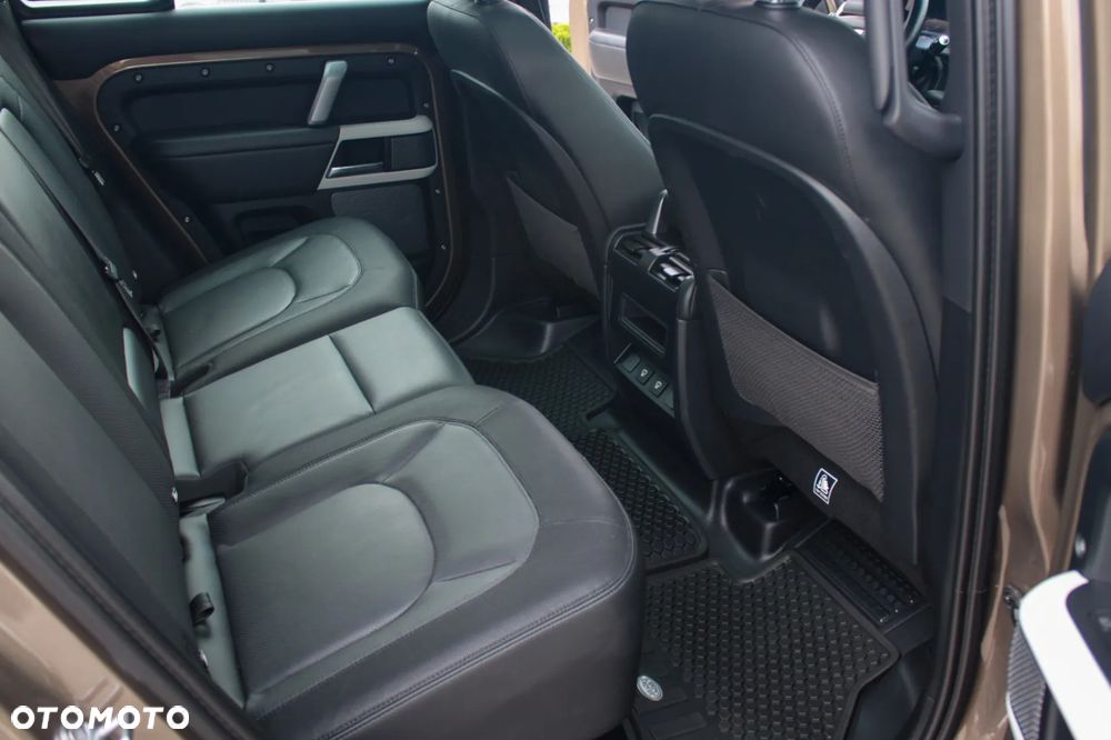 Land Rover Defender 110 D200 X-Dynamic HSE - 36