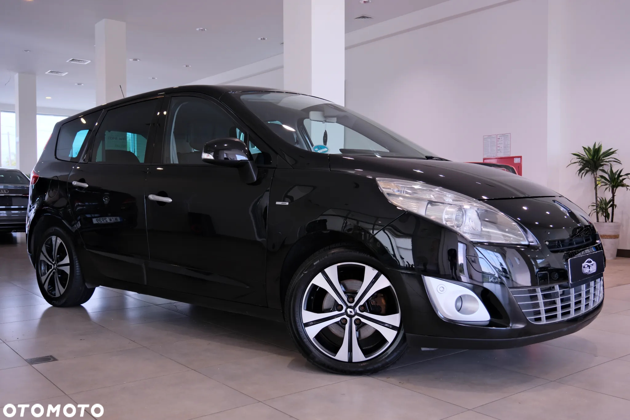 Renault Scenic 2.0 16V 140 CVT Bose Edition - 3