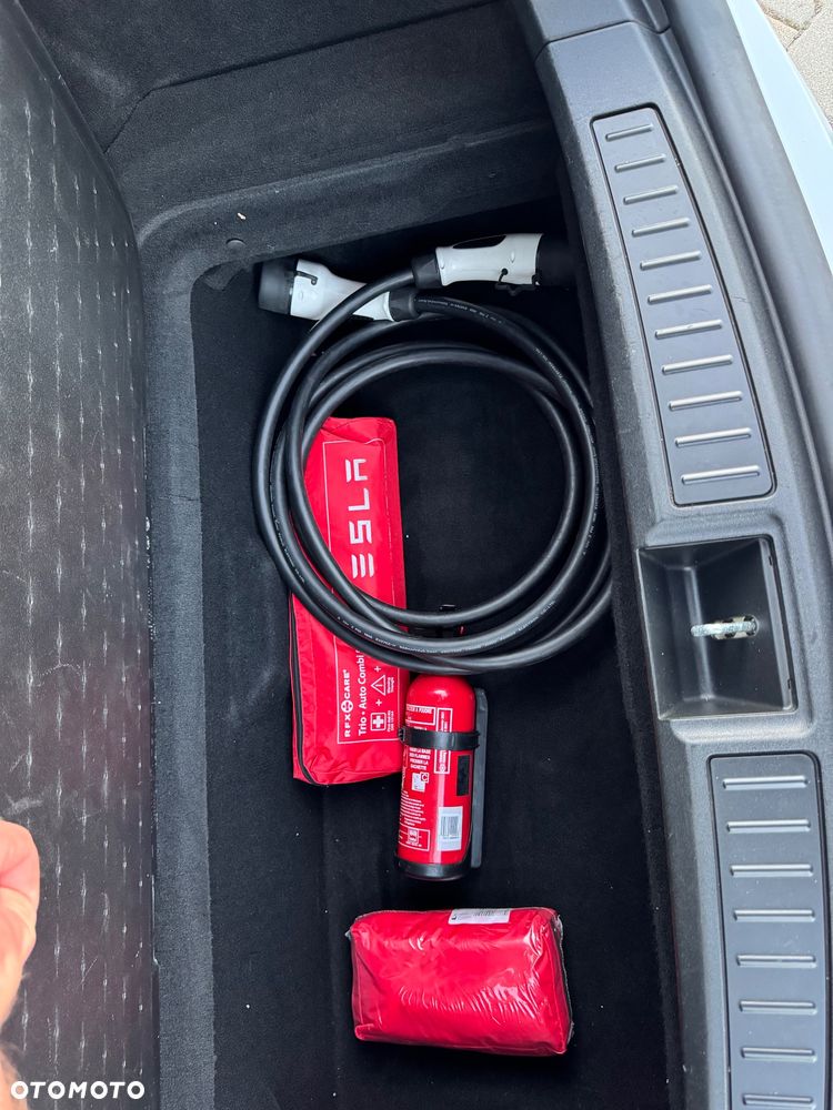 Tesla Model S - 36