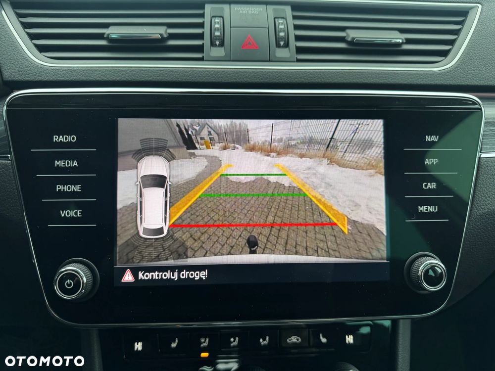 Skoda Superb 2.0 TDI DSG Ambition - 23