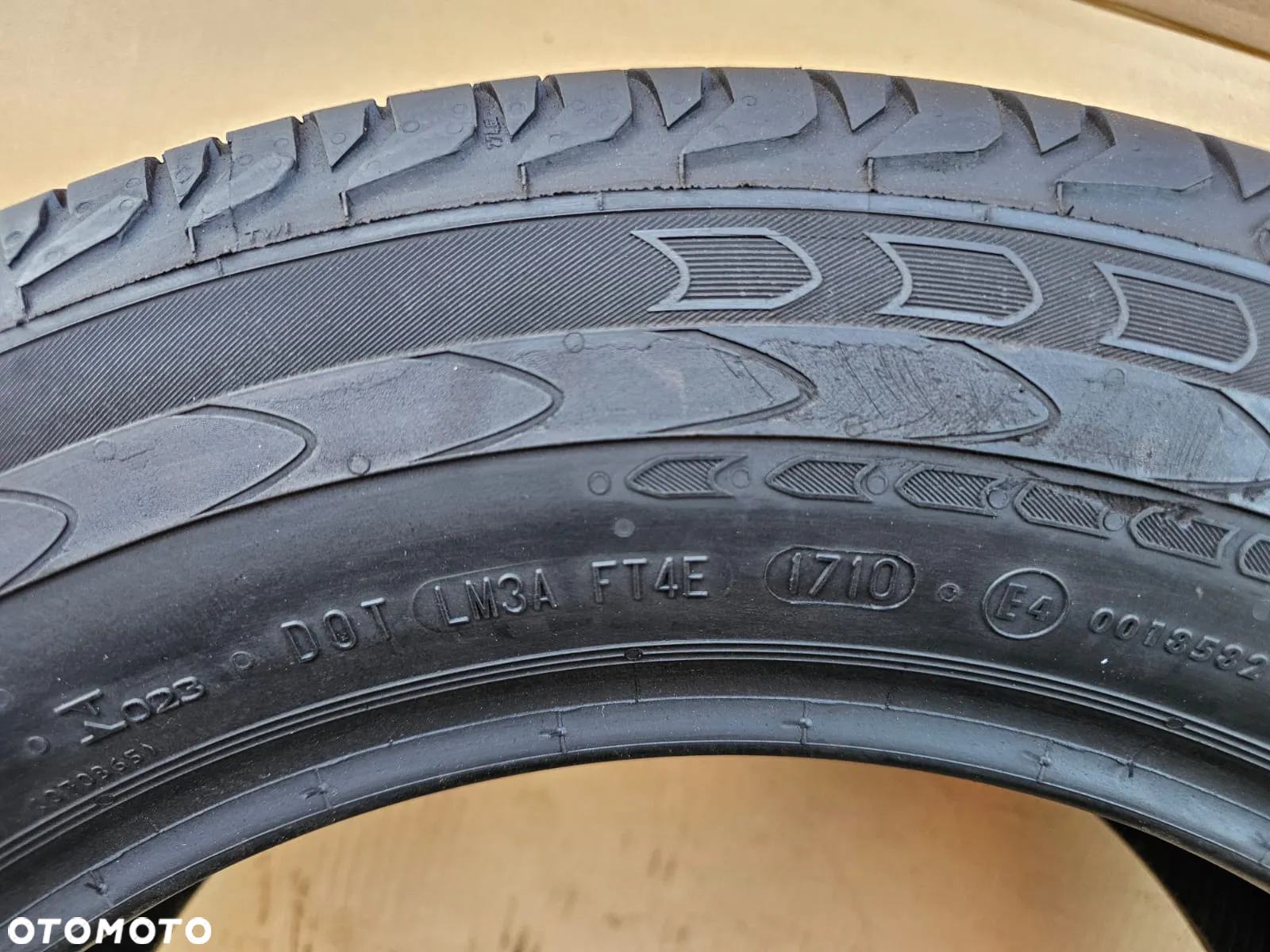 (O84) 235/60R17C 117/115R 8,2mm 10r BUS / Continental Vanco 2 - 5