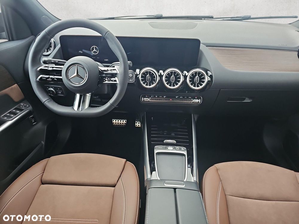 Mercedes-Benz GLA - 13