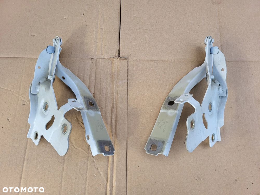 ZAWIAS MASKI AUDI E TRON Q8 4KE823302 4KE823301 - 1