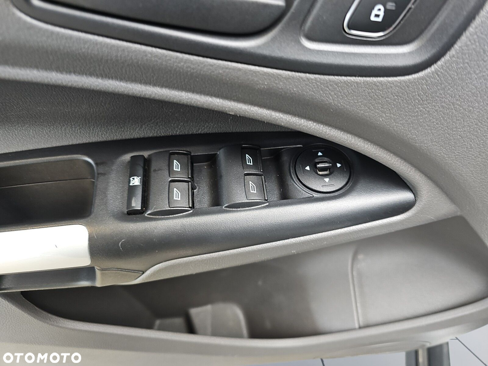 Ford Transit Connect - 17