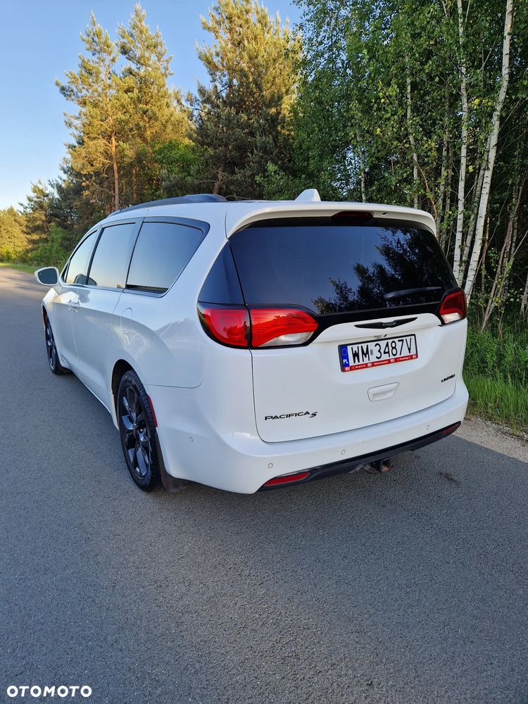 Chrysler Pacifica - 32