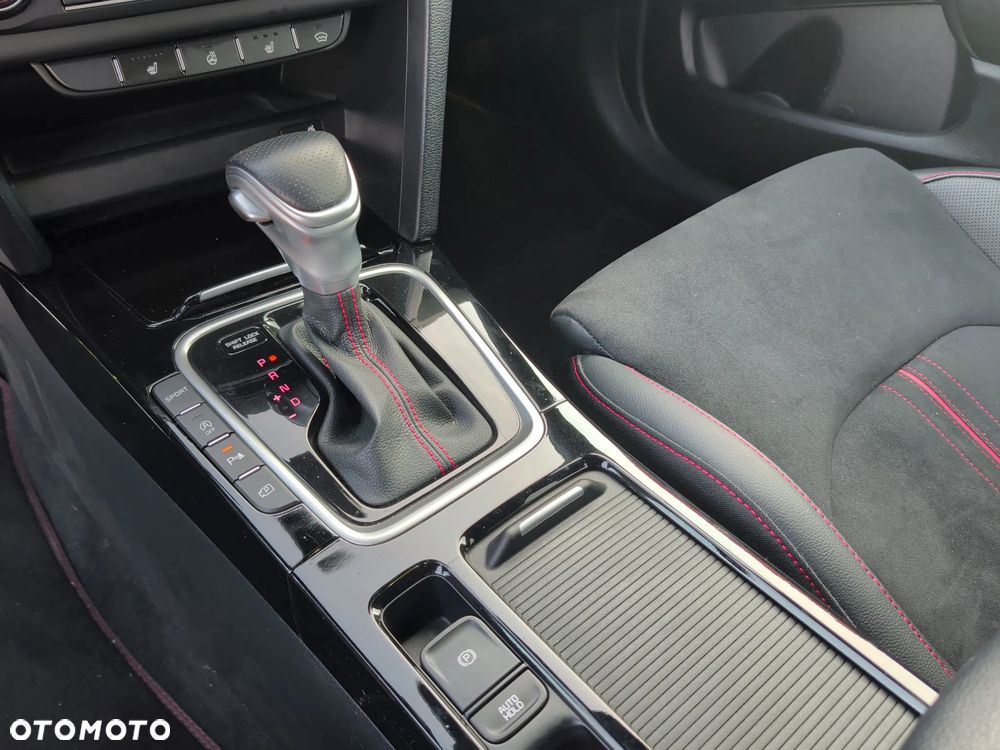 Kia Ceed 1.6 T-GDI GT DCT - 24