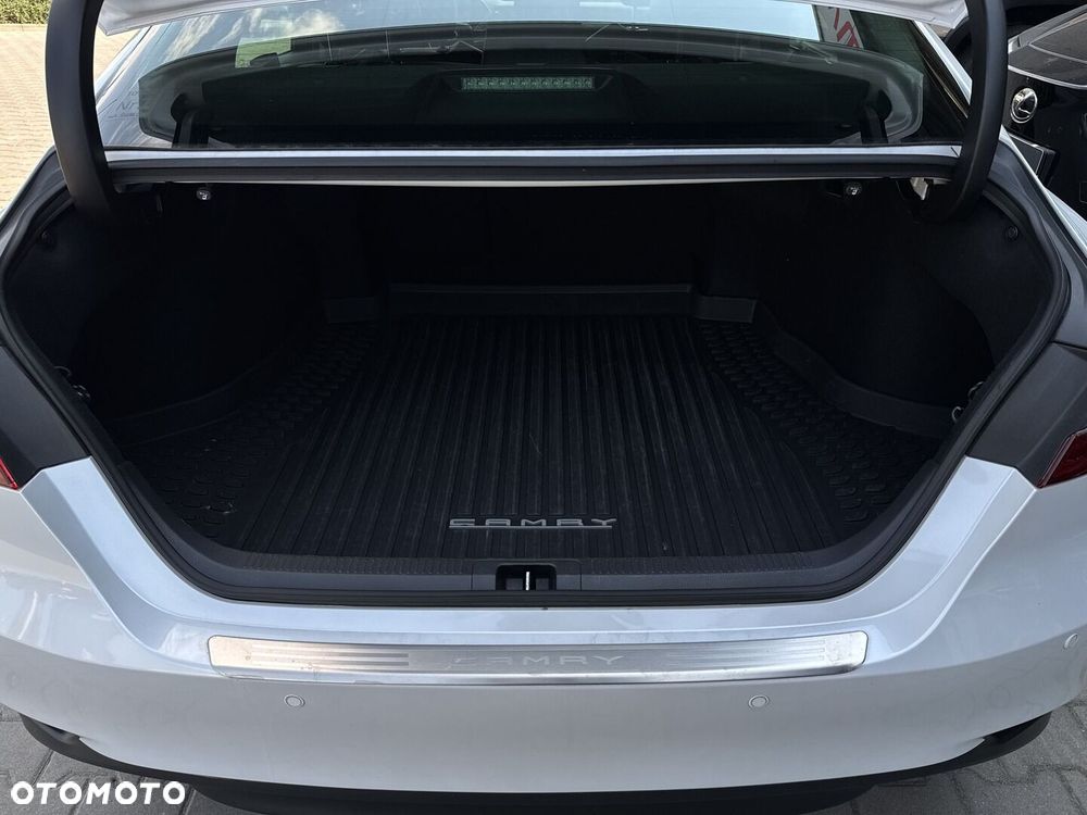 Toyota Camry 2.5 Hybrid Executive CVT - 35