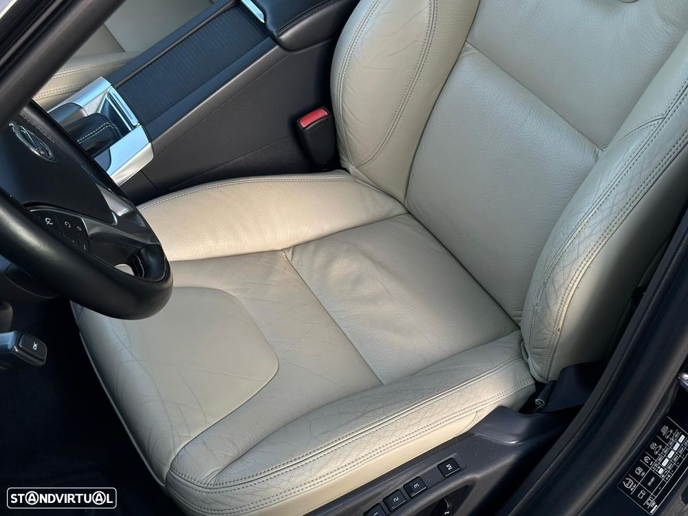 Volvo V60 2.4 D6 Summum AWD Phev - 24