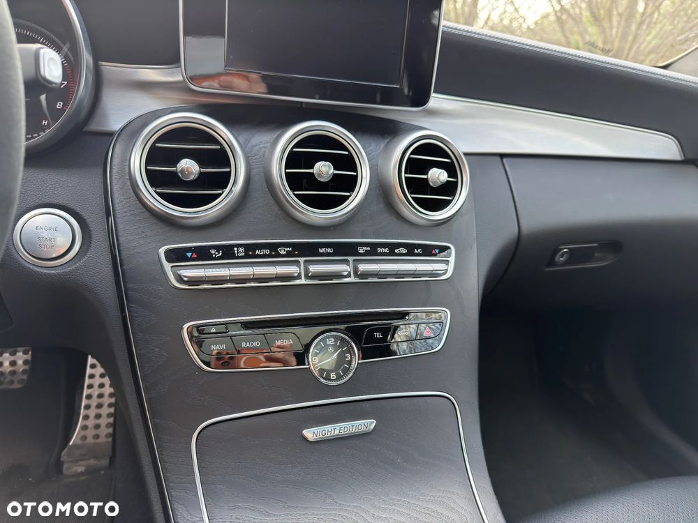 Mercedes-Benz Klasa C 300 9G-TRONIC Night Edition - 13