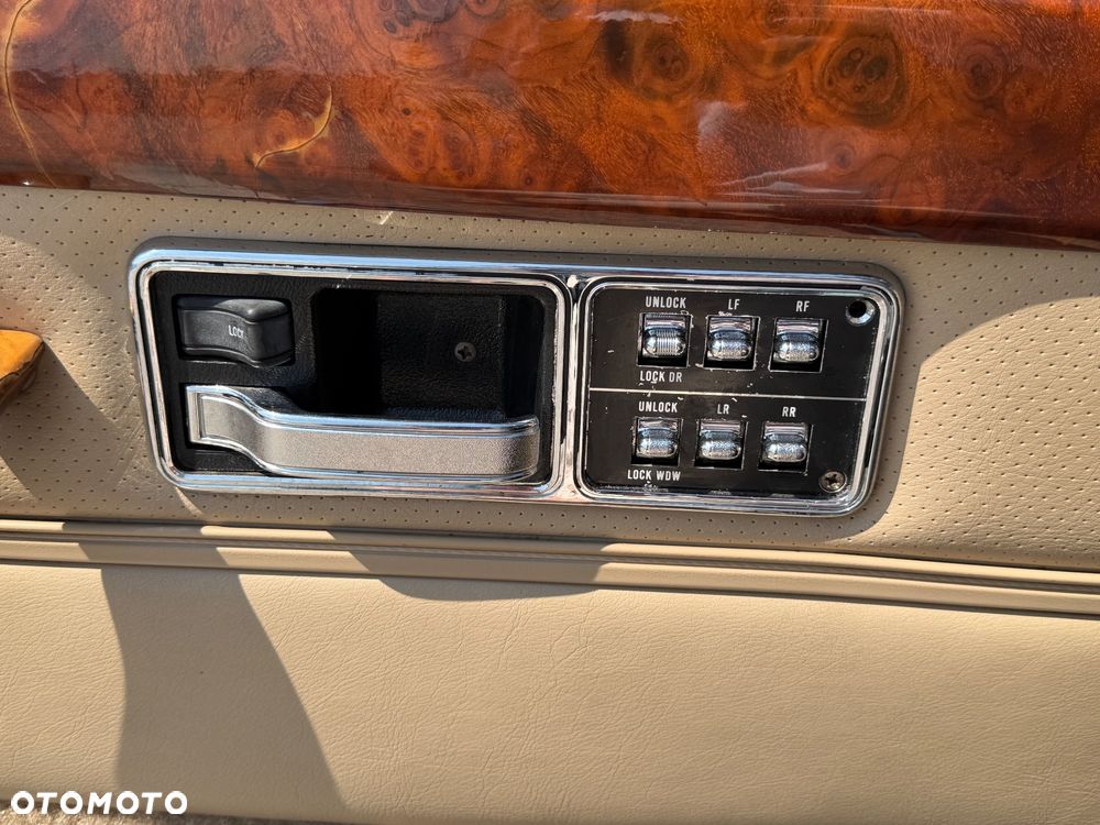 Jeep Cherokee - 16