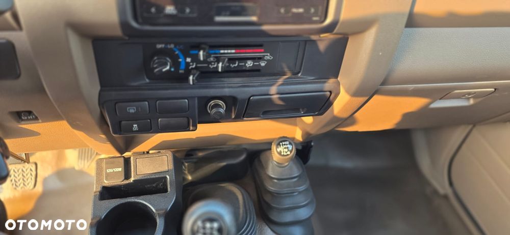 Toyota Land Cruiser - 17