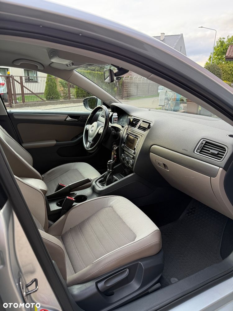 Volkswagen Jetta 2.0 TDI Comfortline - 9