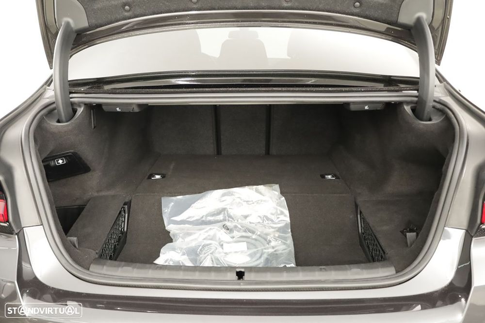 BMW 530 e Pack M - 25