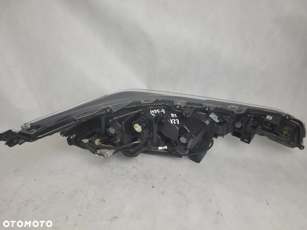 TOYOTA COROLLA E21-LAMPA PRZEDNIA PRZÓD - 9
