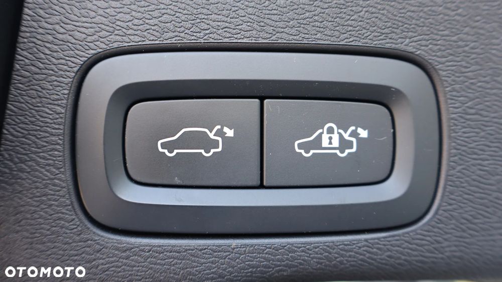 Volvo XC 60 B5 B AWD Plus Dark - 23