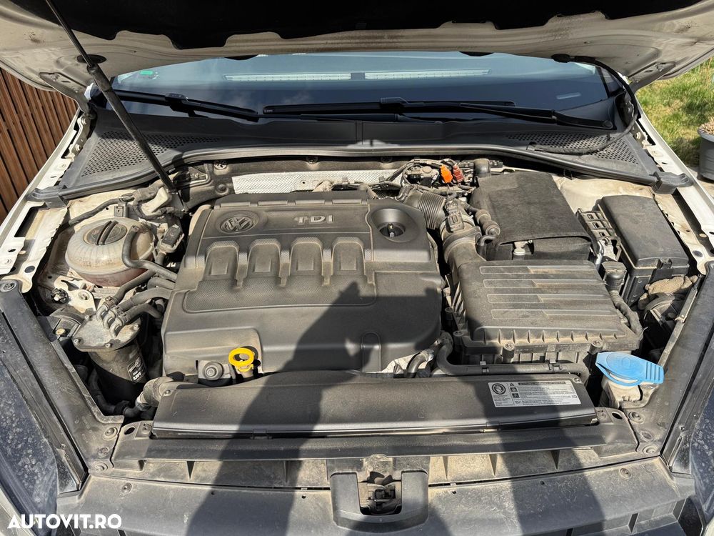 Volkswagen Golf 1.6 TDI DPF BlueMotion Technology Trendline - 6