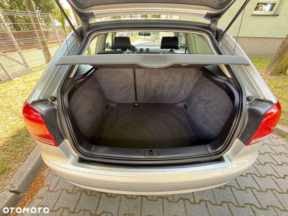 Audi A3 3-drzwiowe 1.6 Attraction - 8