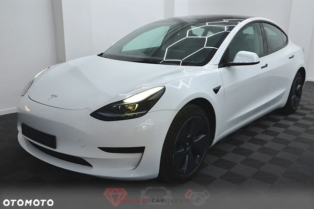 Tesla Model 3 - 3