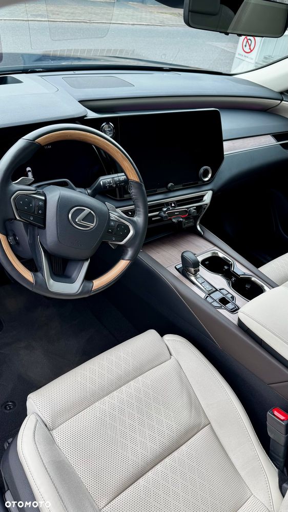 Lexus RX 450h+ Omotenashi - 13