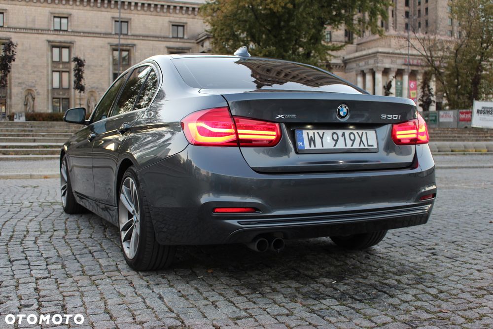 BMW Seria 3 330i xDrive Edition Luxury Line Purity - 18
