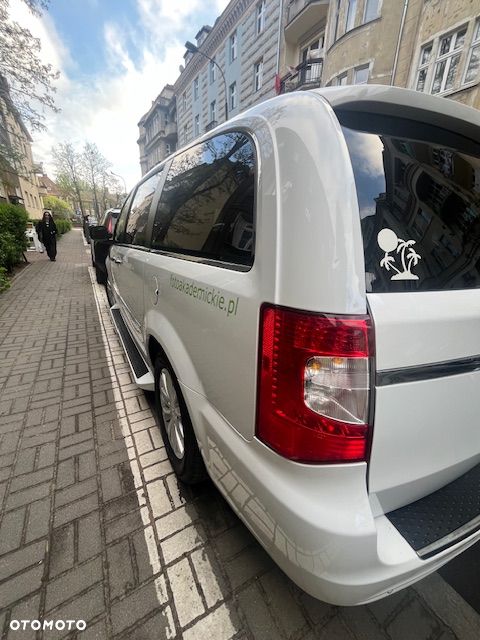 Chrysler Town & Country 3.6 Limited - 6