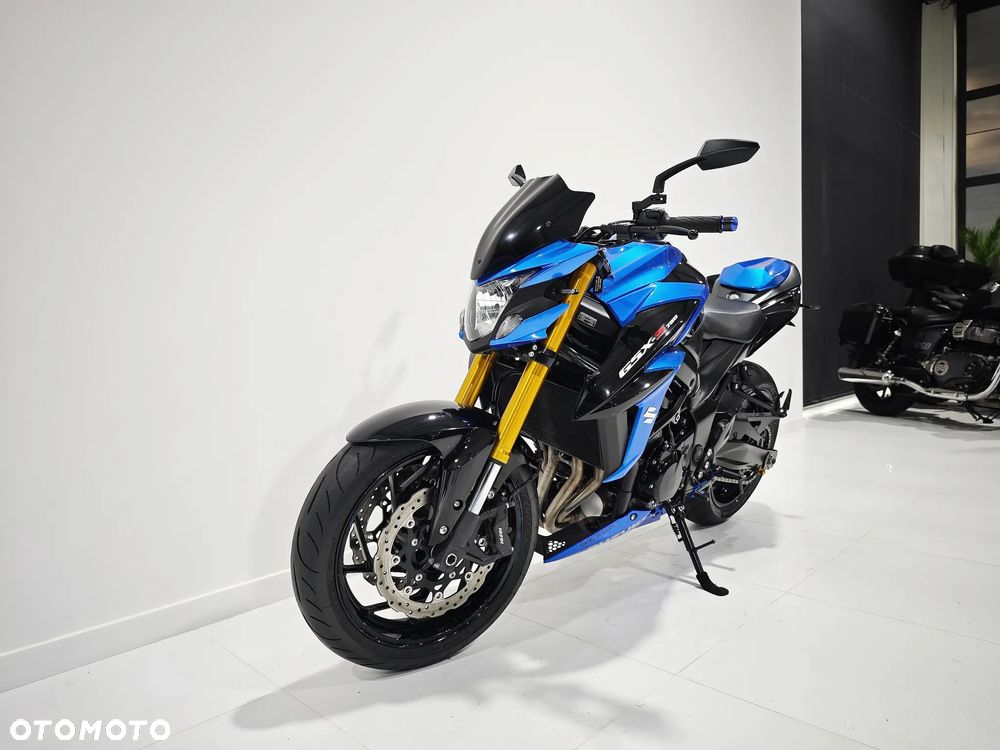 Suzuki GSX - 15